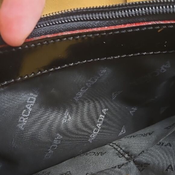 Elegant Black and Tan Tote Bag - Picture 6 of 7